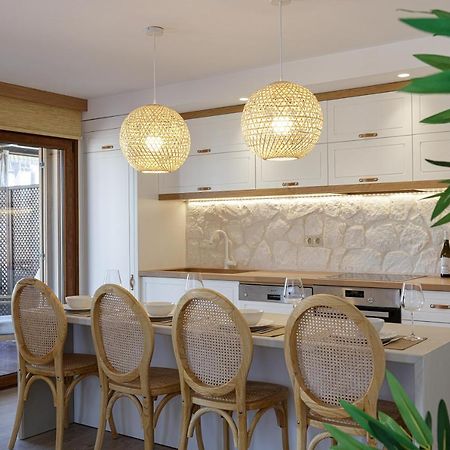 Villa Seashell -Wonderful Newly Renovated Villa On The Beach Galatas  Ngoại thất bức ảnh