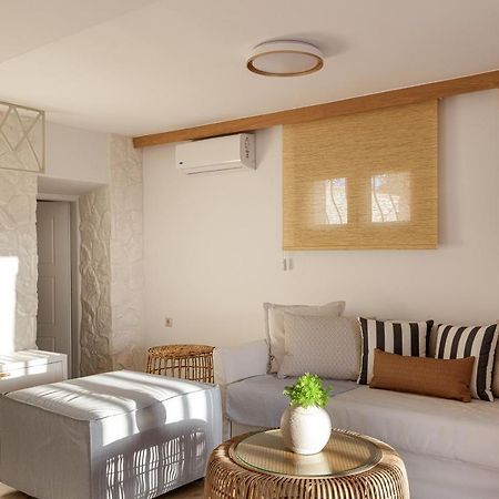 Villa Seashell -Wonderful Newly Renovated Villa On The Beach Galatas  Ngoại thất bức ảnh