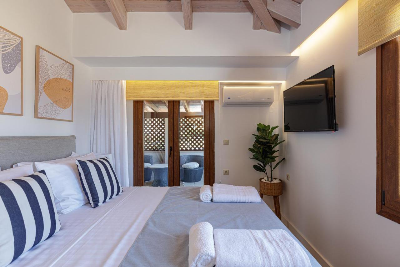 Villa Seashell -Wonderful Newly Renovated Villa On The Beach Galatas  Ngoại thất bức ảnh