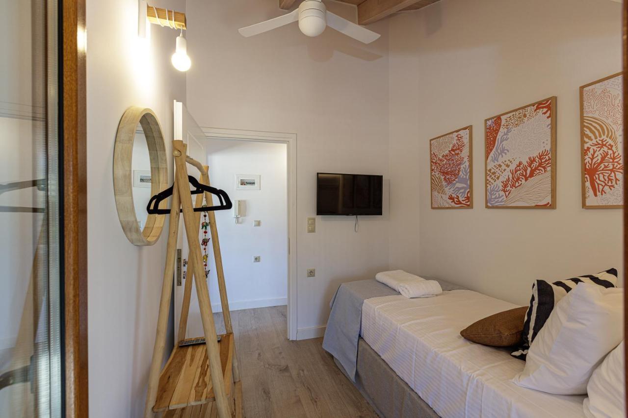 Villa Seashell -Wonderful Newly Renovated Villa On The Beach Galatas  Ngoại thất bức ảnh