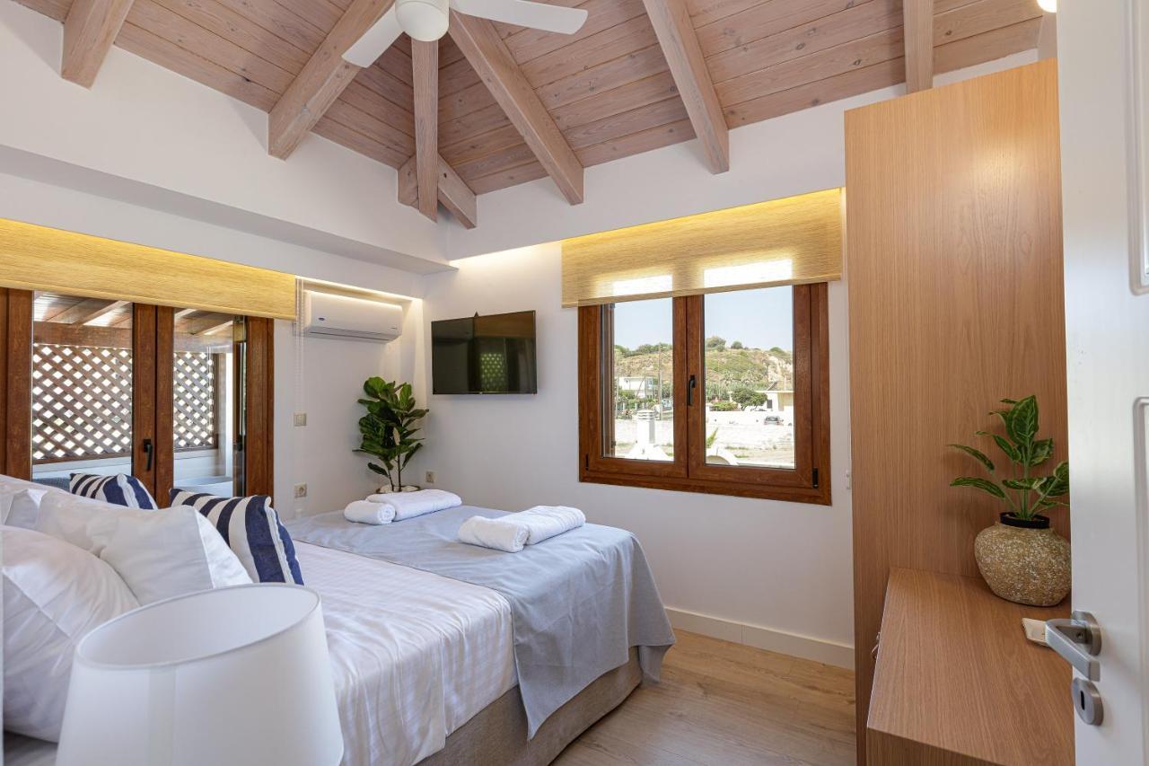 Villa Seashell -Wonderful Newly Renovated Villa On The Beach Galatas  Ngoại thất bức ảnh