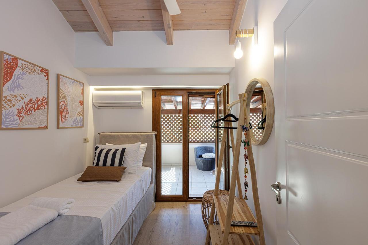 Villa Seashell -Wonderful Newly Renovated Villa On The Beach Galatas  Ngoại thất bức ảnh